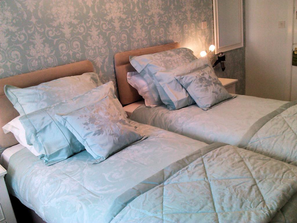The Old Chapel B&B 洛斯特威西尔 客房 照片